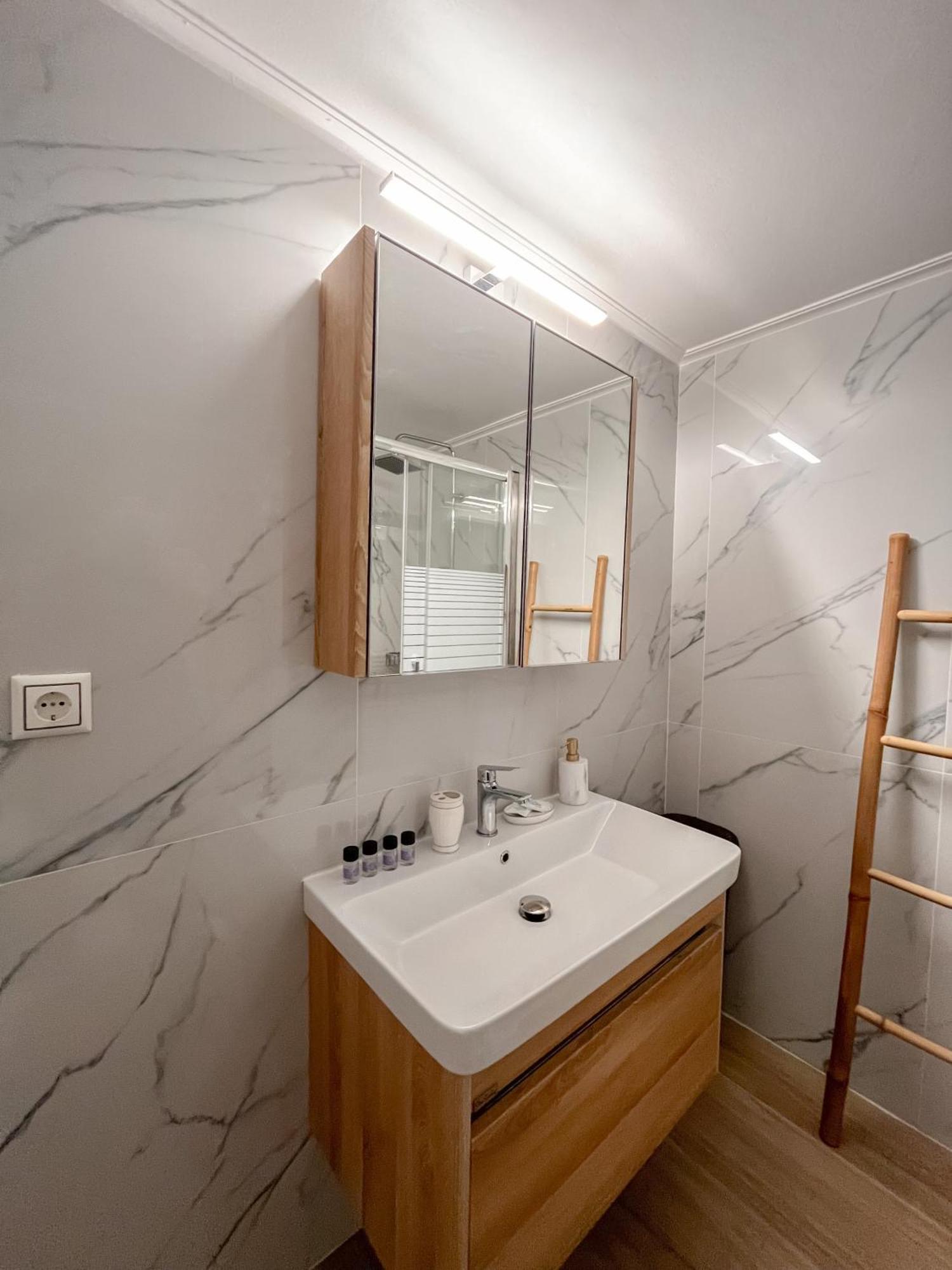 Serenity Apartment كالاماتا المظهر الخارجي الصورة